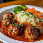 les boulettes de bœuf au riz et sauce tomate